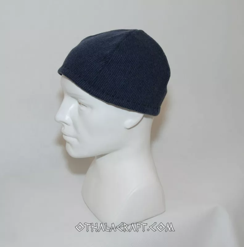 Hat made of dark blue wool.