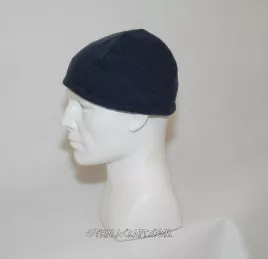 Dark blue woolen hat.