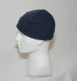 Dark blue woolen hat.