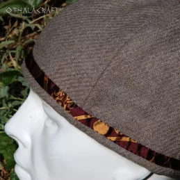 Woolen hat decorated with silk.