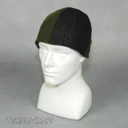 Woolen hat in herring bone pattern - two colors.