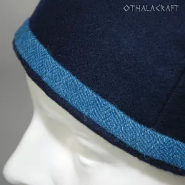 Woolen hat with diamond braid.