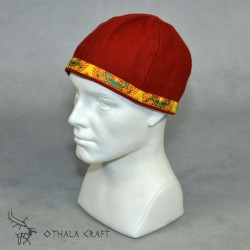 Woolen hat decorated with silk