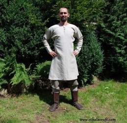 Handgenähte Wikinger-Leinentunika