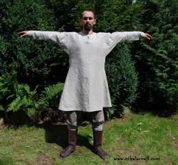 Handgenähte Wikinger-Leinentunika