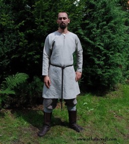 Handgenähte Wikinger-Leinentunika
