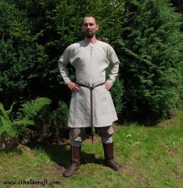 Handgenähte Wikinger-Leinentunika