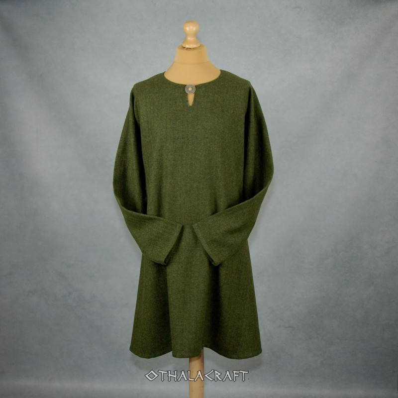 Simple Viking T-tunic made of 100 % woolen fabric in olive green color.