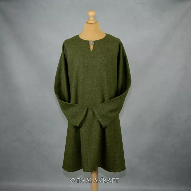 Simple Viking T-tunic made of 100 % woolen fabric in olive green color.