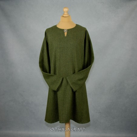 Simple Viking T-tunic made of 100 % woolen fabric in olive green color.