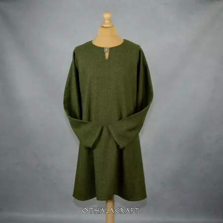 Simple Viking T-tunic made of 100 % woolen fabric in olive green color.