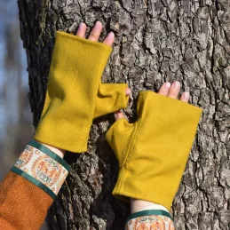 Viking woolen mittens.