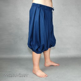 Wikingerhose – blaue Wolle.
