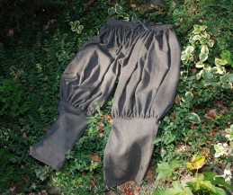 Wikingerhose aus dunkelbrauner Wolle