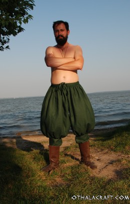 Kurze Wikingerhose aus Leinen – dunkelgrün