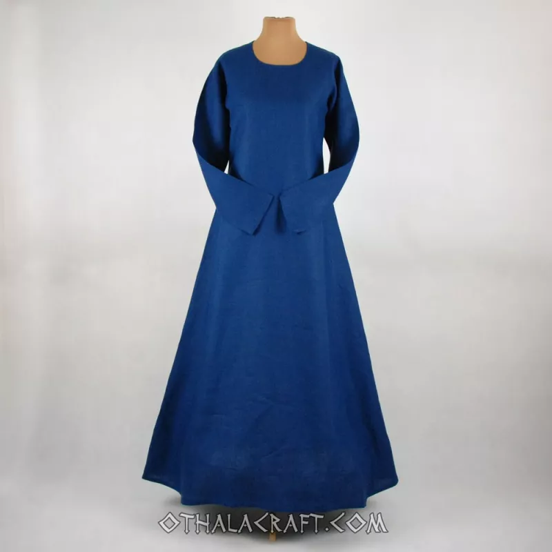 Simple dress made of 100% natural linen in dark blue color