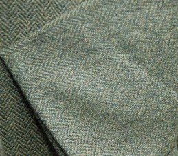 Grünes Wikinger-Wollkleid – Fischgrätmuster