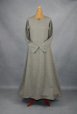 Hellgrünes Wikinger-Wollkleid – Fischgrätmuster