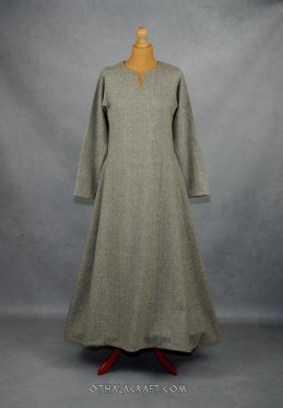 Hellgrünes Wikinger-Wollkleid – Fischgrätmuster