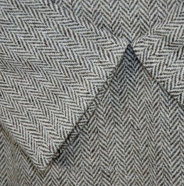 Hellgrünes Wikinger-Wollkleid – Fischgrätmuster