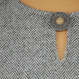 Hellgrünes Wikinger-Wollkleid – Fischgrätmuster
