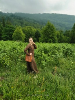 Braunes Wikinger-Leinenkleid