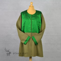 Grüner Wollkaftan mit Seide und Knöpfen