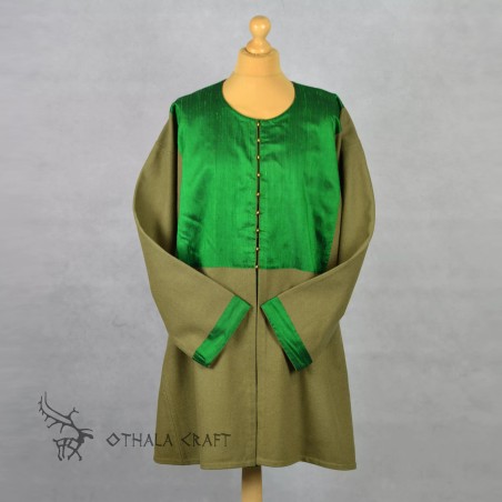 Grüner Wollkaftan mit Seide und Knöpfen