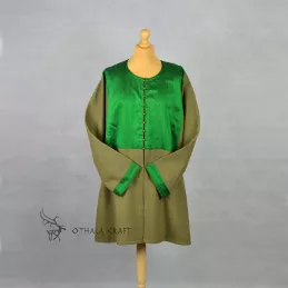 Green woolen kaftan with silk and buttons.