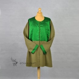 Grüner Wollkaftan mit Seide und Knöpfen