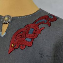 Wikingerhemd verziert mit Stickerei von der Isle of Man