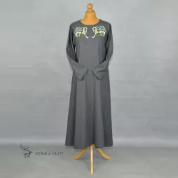 Woolen Viking dress with silk embroidery