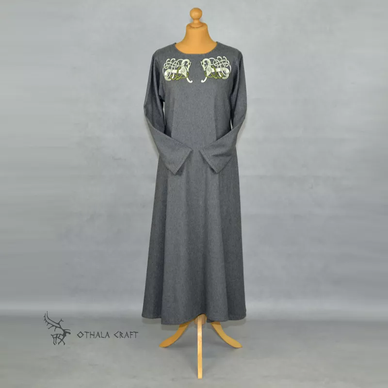 Woolen Viking dress with silk embroidery