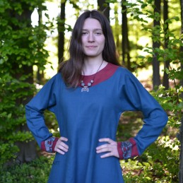 Blaues Wikinger-Leinenkleid mit Stickerei
