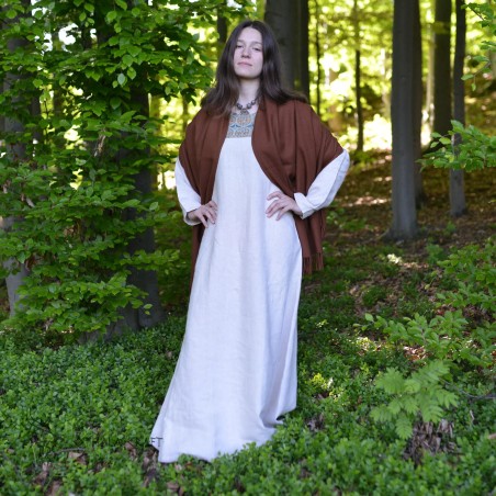 A warm shawl made of soft wool, ideal as a covering for a Viking era outfit.