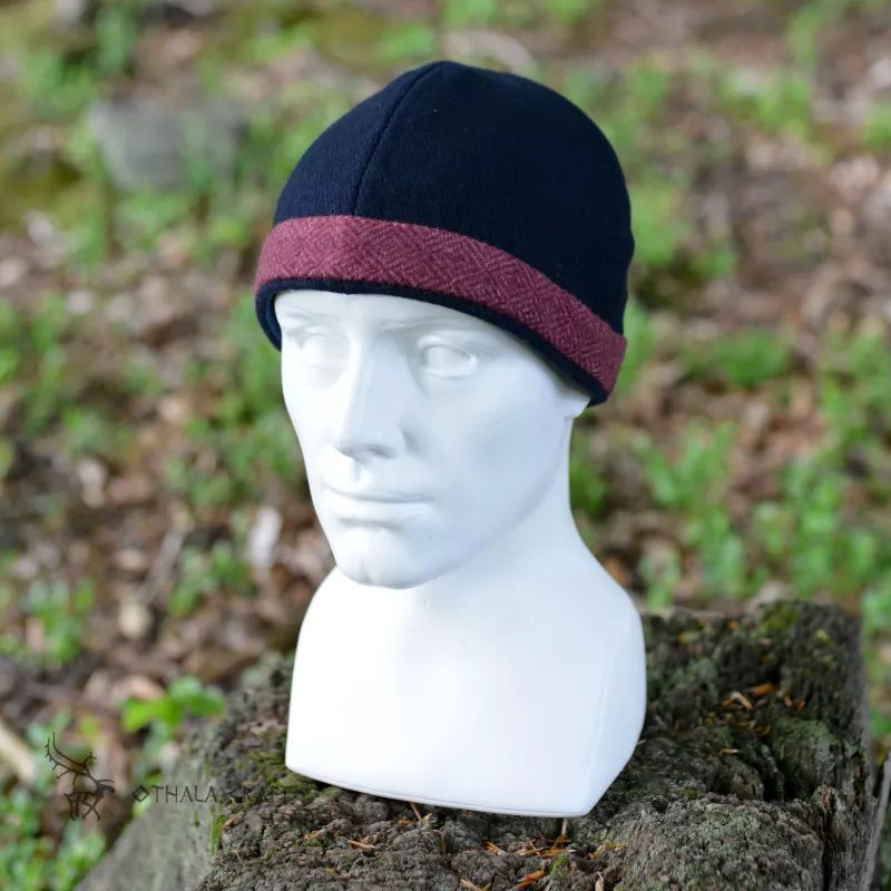 Simple hat made of dark blue wool, making it the perfect hat for cold days with alf lining.