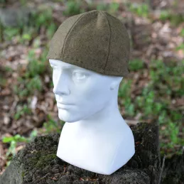 Simple hat made of wool, making it the perfect hat for cold days.
