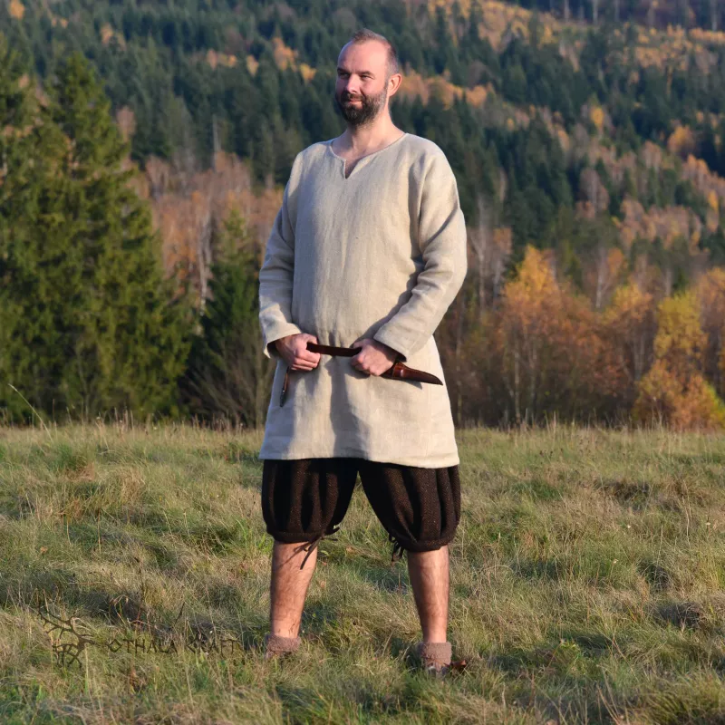 Trousers made from brown wool in herringbone pattern. Shape based on find from Haithabu, short tided under the knee.