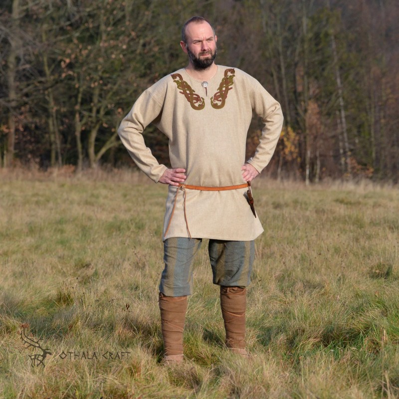 Decorated Viking tunic made of beige wool in herring bone pattern (100%). High-quality wool, nice to the touch.