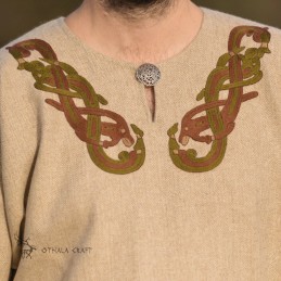 Wolltunika mit Stickerei aus dem Wikingergrab von Tandgrave