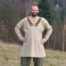 Wolltunika mit Stickerei aus dem Wikingergrab von Tandgrave