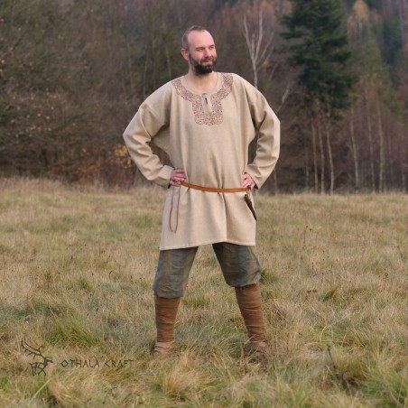 Decorated Viking tunic made of beige wool in herring bone pattern. High-quality wool, nice to the touch.