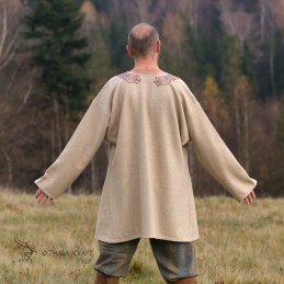Wikinger-Wolltunika mit Mammen-Stickerei – Beige