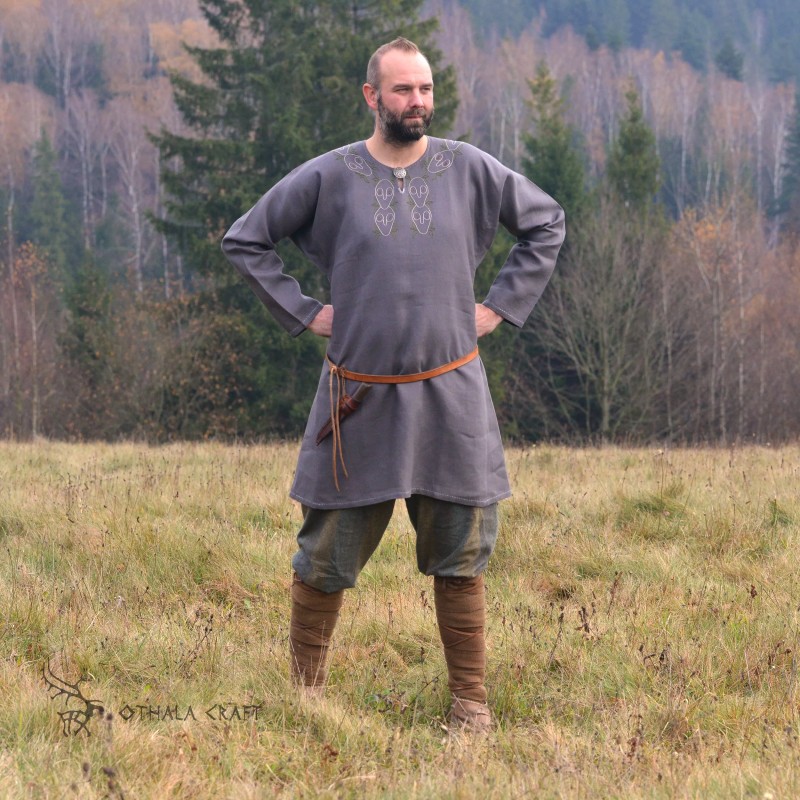 Wikinger-Leinentunika mit Mammen-Stickerei – Grau