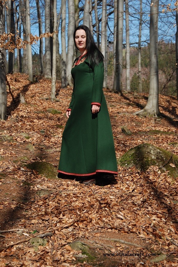 Drab grey-green wool Norse underdress