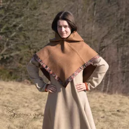 Woolen hood from Skjoldehamn - brown with silk