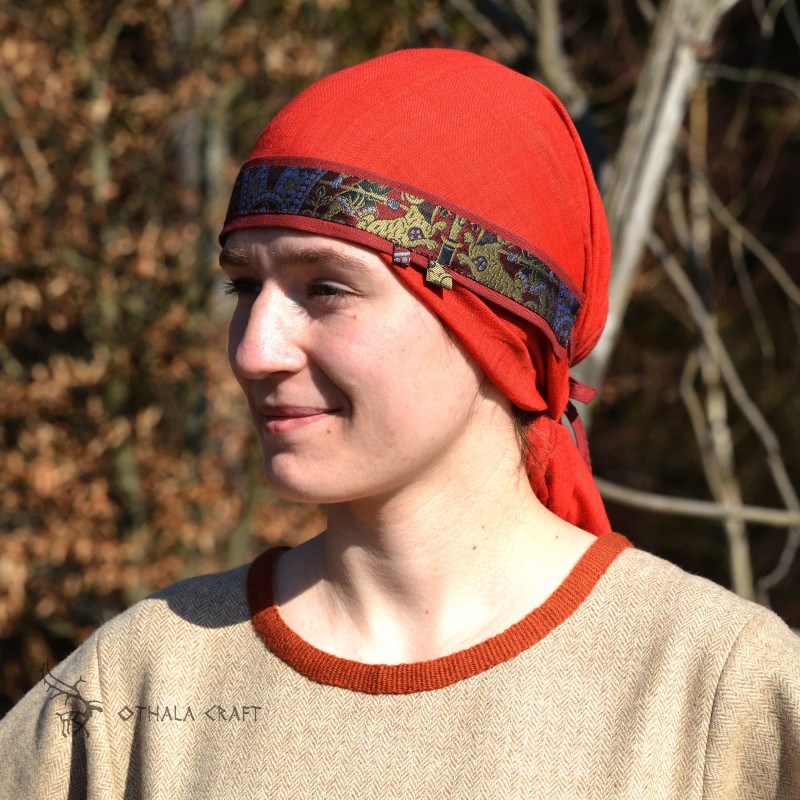 The headband is made of  linen in blue color, decorated with layer of woven in a pattern of ancient silk.