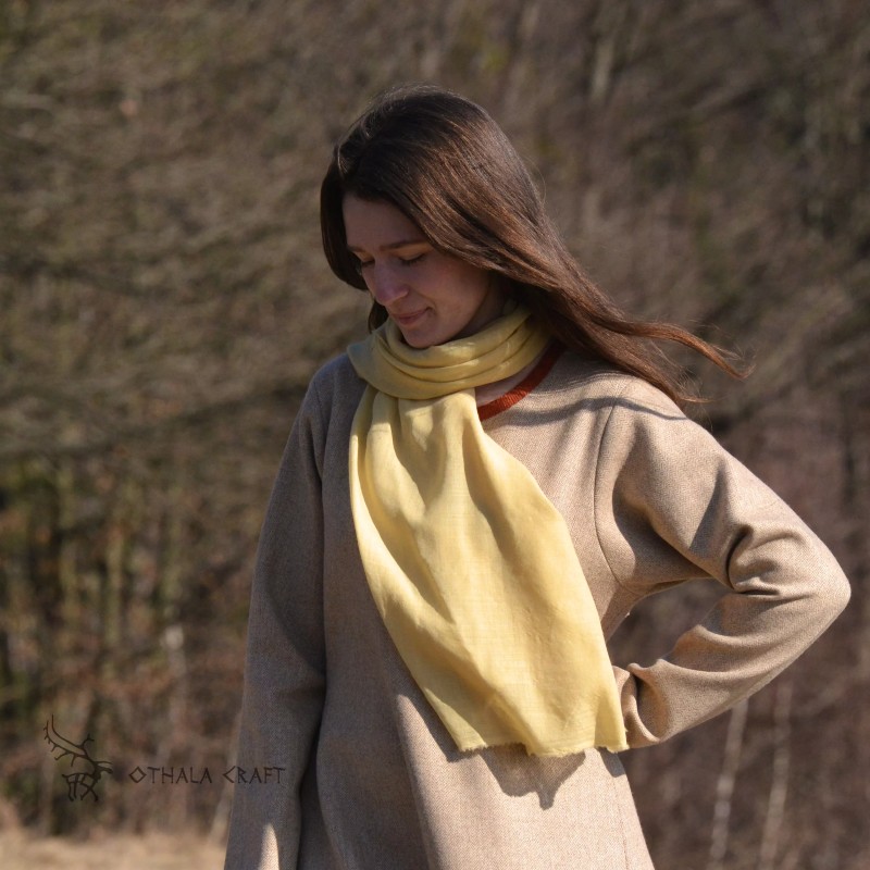A delicate, thin scarf, perfect for tying to the forehead. Made of fine wool, plant dyed.