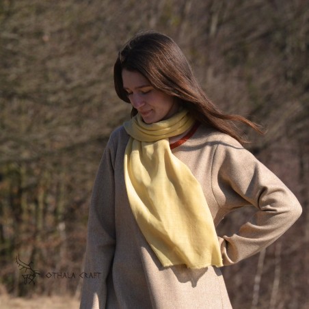 A delicate, thin scarf, perfect for tying to the forehead. Made of fine wool, plant dyed.