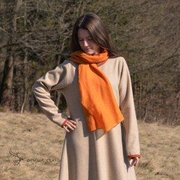 A delicate, thin scarf, perfect for tying to the forehead. Made of fine wool, plant dyed.